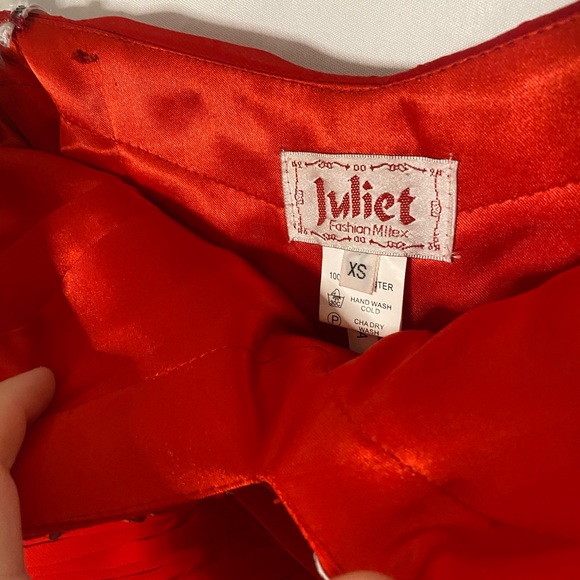 Red evening gown - Picture 4 of 4